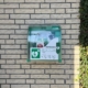 Defibrillator an der Wand montiert